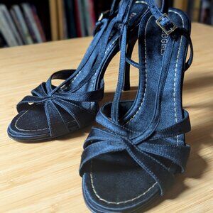 BCBGirls Satin Strappy Sandal Heels Size 7 NWOB 2006